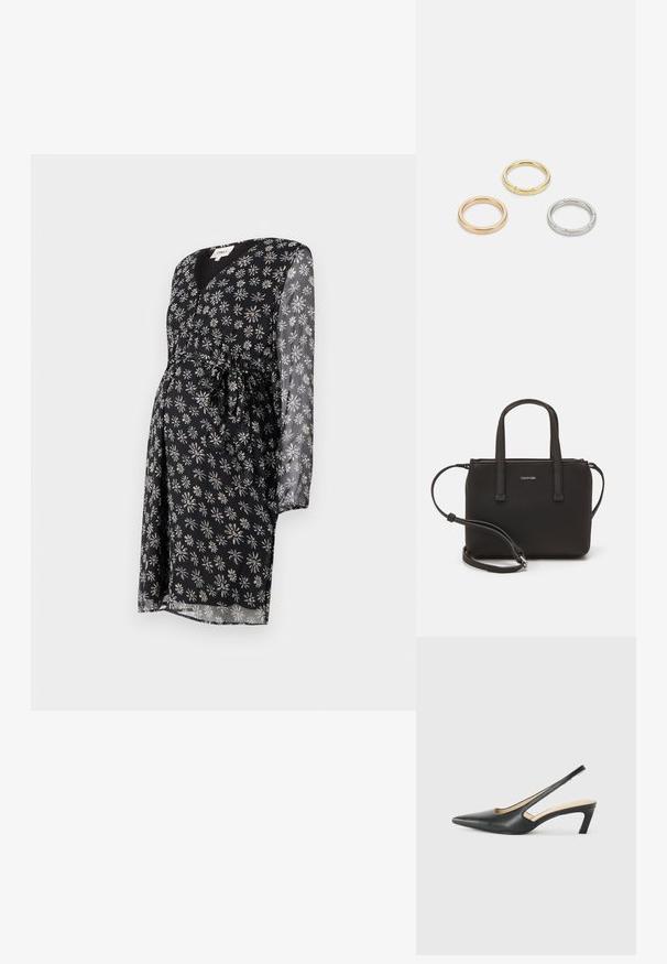 Těhotenské šaty z černé látky s bílým a fialovým potiskem sedmikrásky. Mají výstřih do V, dlouhé průsvitné rukávy a detaily v oblasti pasu s vázáním.; Černý špičatý slingback s nízkým podpatkem, vyrobený z hladké kůže, s výřezem na boku pro lepší prodyšnost.; Černá kabelka s dvojitými krátkými uchy a odnímatelným ramenním popruhem. Hladký koženkový materiál s uzávěrem na zip a detailem loga.; Tři kovové prsteny: jeden růžově zlatý, jeden zlatý s texturovanými detaily a jeden stříbrný, všechny s vyrytým brandingem na vnitřním boku.