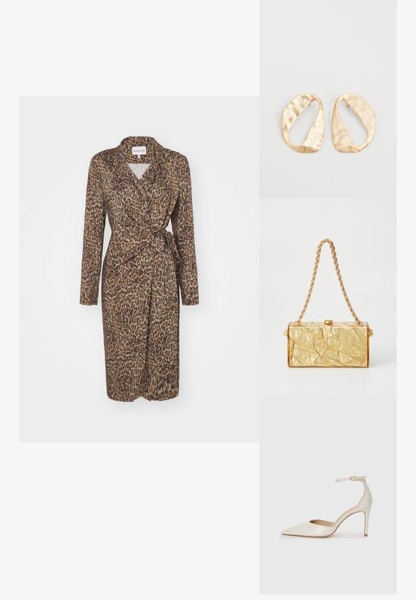 Rochie cu imprimeu de leopard, dintr-un material usor si texturat, cu maneci lungi si un cordon ajustabil la talie. Detaliu cu guler decupat.; Pantofii înalți din piele albă, cu vârf ascuțit, curea la gleznă și toc subțire de tip stiletto. Textură netedă cu un finisaj subtil lucios.; Geanta dintr-un material auriu cu o textură șifonată, având o formă rectangulară, dotată cu un sistem de prindere cu lanț și un zăvor în partea de sus. Finisaj neted și strălucitor.; O pereche de cercei din metal de culoare aurie, cu formă ovală neregulată, având o suprafață texturată, ușor ciocănită, pe un fundal alb.