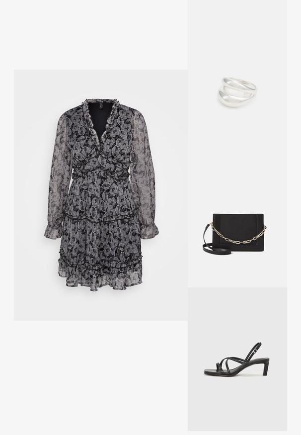 Haljina s uzorkom paisley u crno-bijeloj boji, s v-izrezom, dugim prozirnim rukavima, volanima i strukom naglašenim elastičnom trakom. Izrađena je od lagane tkanine.; Crne sandale s trakama, kvadratnim prstom i niskom blok petom. Ima više tankih trakica i podesivu trakicu oko gležnja. Izrađene su od glatke kože.; Crna kožna torba preko tijela s glatkom teksturom, pravokutnim oblikom i metalnim lancem na prednjoj strani. Uključena je podesiva naramenica.; Srebrna dvostruka prsten s glatkom, poliranom površinom. Karakterizira ga fluidan, zakrivljen dizajn s preklapajućim sekcijama za moderan izgled.