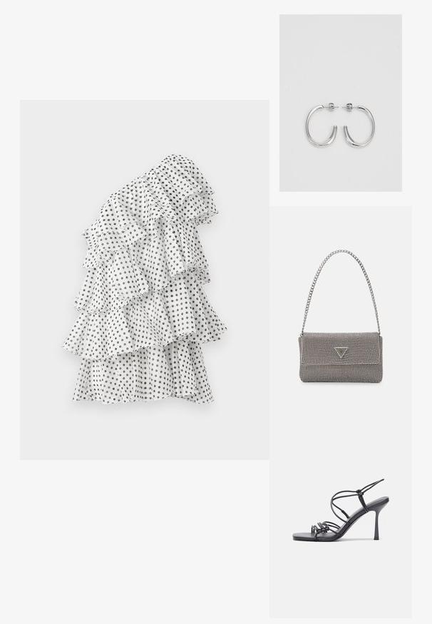 Fehér ruha fekete pöttyökkel, mely több fodros rétegből áll, aszimmetrikus kialakítással és könnyű anyagból készült.; Fekete magas sarkú szandálok vékony pántokkal, csomózott mintával, sima négyzetes orral és karcsú stiletto sarkal rendelkeznek.; Világosszürke fémes kézitáska lánc pánttal, kis kör alakú fém kifinomult díszítéssel és háromszög alakú márkagéppel.; Ezüst karika fülbevalók sima, fényes felülettel. Lekerekített forma, könnyű kialakítással, tűs zárómechanizmussal.