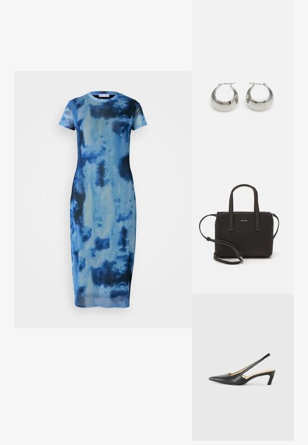 Plava tie-dye midi haljina napravljena od laganog materijala, sa kratkim rukavima, okruglim izrezom i prilagođenim krojem s glatkom teksturom.; Crne cipele s izduženim vrhom i remenom oko pete, s niskom petom, izrađene od glatke kože i s izrezbarenom stranom radi prozračnosti.; Crna torba s dva kratka ručka i uklonjivom naramenicom. Glatki materijal nalik koži s zatvaračem na zatvaranje i detaljem s logom.; Srebrne metalne naušnice u obliku obruča s glatkom, sjajnom površinom i strukturiranim, zaobljenim dizajnom. Imaju šarkasti kopča za sigurno nošenje.