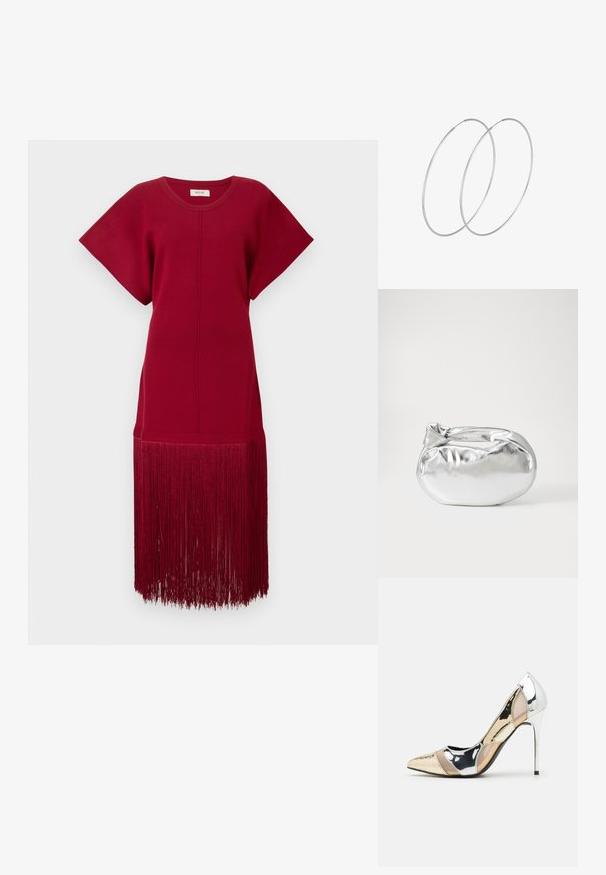 Crvena pletena haljina kratkih rukava i slobodnog kroja, koja sadrži dug frizura detalj duž donjeg ruba. Glatka tekstura i jednobojna boja.; Cipele s visokom potpeticom i špicastim vrhom u srebrnoj, zlatnoj i nude boji. Sjajan finiš s izrezbarenim dizajnom, s potpeticom u obliku stiletto.; Srebrna metalik torbica s mekim, zaobljenim oblikom i čvorastim zatvaranjem na vrhu. Izrađena od glatke sintetičke kože.; Srebrne okrugle naušnice s minimalističkim dizajnom. Kružni oblik, glatka tekstura i tanak profil. Lagane s poliranim završetkom.