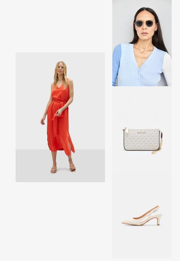 Dlhé, bezrukávové červené šaty z ľahkej látky, s opaskom v páse a bočnými rozparkom. Skombinované so zlatými sandálmi s ozdobami.; Biele slingback topánky na podpätku s ostrou špičkou, hladkým vrchným materiálom, nízkym blokovým podpätkom a bočným výrezom s nastaviteľným remienkom na pracku.; Okrúhle slnečné okuliare s tmavými šošovkami a zlatým rámom. Modelka má na sebe svetlomodrý pletený kardigán s gombíkmi a bielymi rukávmi v kontraste.; Michael Kors zápästná taška v béžovej potiahnutej plátenej tkanine s opakujúcim sa vzorom loga MK, zlatým kovania a odnímateľným reťazovým popruhom.