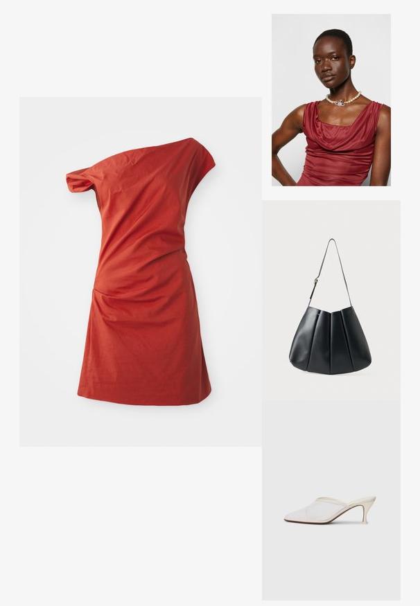 Asymetrické šaty na jedno rameno v cihlově červené bavlně, s nařasenými detaily na boku a texturovaným povrchem.; Bílé síťované psací muly s špičatou špičkou, štíhlým středně vysokým podpatkem a designem na nazouvání na jednobarevném pozadí.; Černá kožená kabelka přes rameno s skládacím designem, hladkým povrchem, jedním popruhem a jemným zlatým kováním.; Šaty s kapucí v temně červené barvě s hladkým povrchem. Obsahují perlový náhrdelník s dekorativním stříbrným akcentem uprostřed.