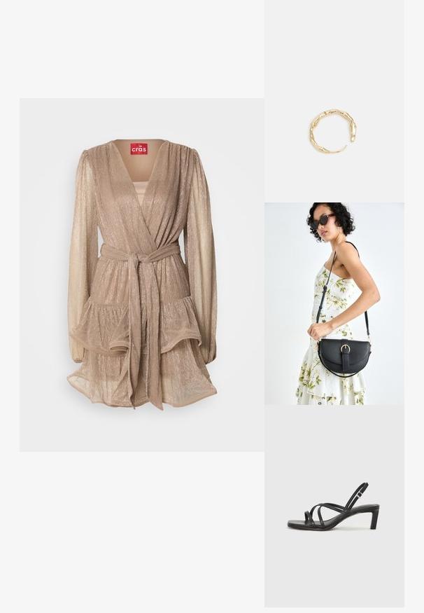 Bežové metalické šaty s dlhými puff rukávmi, sukňou s volánikmi a zodpovedajúcim opaskom. Majú hlboký výstrih do V a jemný lesk.; Čierne sandále na vysokom podpätku so štvorcovou špičkou a nízkym blokovým podpätkom. Obsahujú viacero tenkých popruhov a nastaviteľný členkový popruh. Vyrobené z hladkej kože.; Čierna kožená kabelka s zaobleným tvarom, odnímateľným popruhom a zlatými doplnkami. Kabelka má klopu s detailom s prackou.; Prsteň v zlatej farbe s organickým, skrúteným dizajnom, hladkým povrchom a zužujúcimi sa koncami, vytvárajúci moderný, sochársky vzhľad.