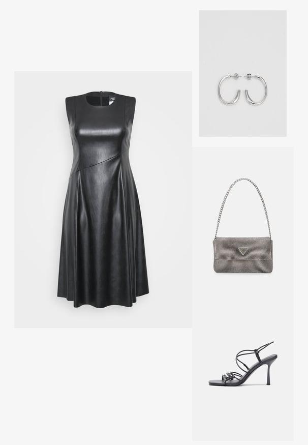 Rochie din piele neagră fără mâneci, cu decolteu rotund, siluetă în formă de A și detalii cu cusături diagonale. Închidere cu fermoar la spate. Textură netedă.; Sandale negre cu toc înalt au curele subțiri cu un design legat, un vârf pătrat neted și un toc stiletto elegant.; Geantă metalică gri deschis, cu un strap din lanț, decorată cu mici ținte circulare metalice și un logo de marcă triangular.; Cercei rotunzi din argint cu un finisaj neted și strălucitor. Design ușor, având o formă rotundă și închidere cu tijă.