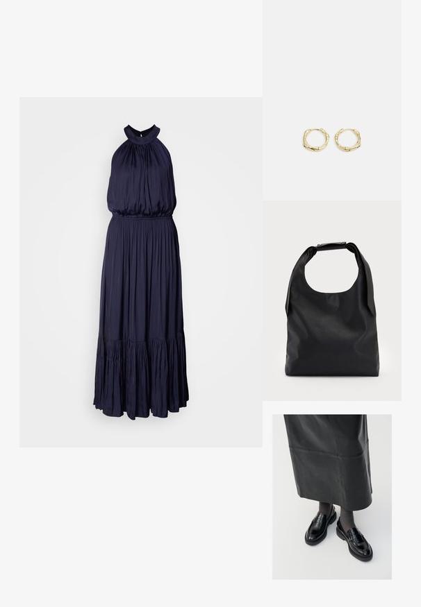 Mariene blauwe halterjurk van zachte, vloeiende stof, met een geplooide bodice, elastische taille en een gelaagde rucheszoom.; Zwarte leren loafers met een gladde afwerking, voorzien van een decoratieve band, ronde neus en gestructureerde zool. Draagt met een lange zwarte leren rok.; Zwarte leren hobo-tas met een enkele, zachte, afgeronde handgreep; heeft een gladde textuur en een minimalistisch ontwerp. Geen zichtbare hardware of accenten.; Gouden creolen met een textuur en onregelmatige vorm. Voorzien van een naadloze sluiting en een gepolijste afwerking, wat het moderne ontwerp benadrukt.