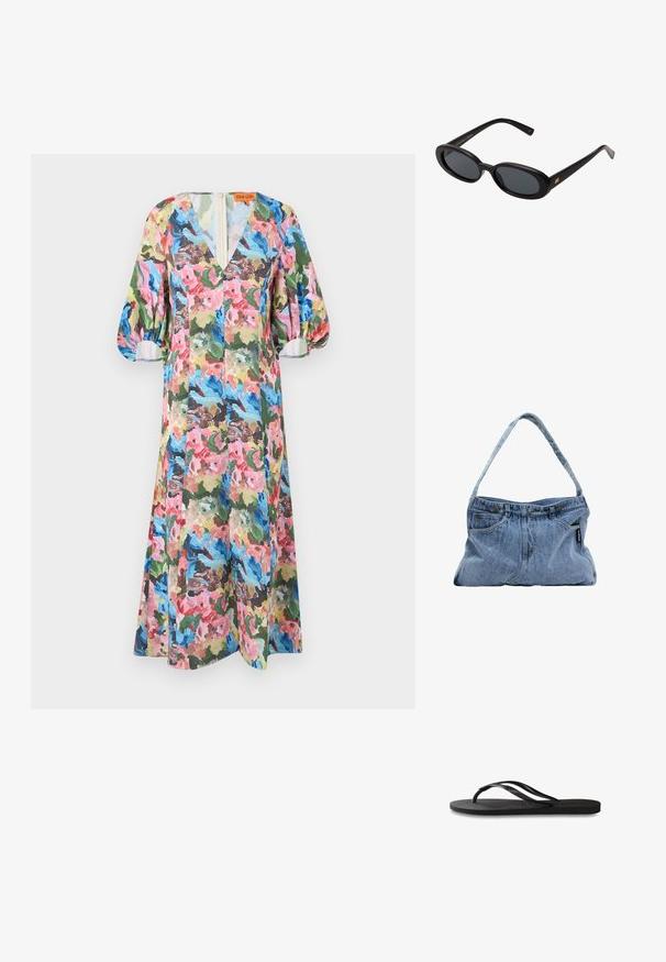 Šaty s květinovým vzorem v jasných barvách jako růžová, modrá a zelená. Mají výstřih do V, objemové rukávy a délku po kolena. Lehce, vzdušný materiál.; Černé žabky s texturovanou gumovou podrážkou, dvěma štíhlými popruhy a jemným, embosovaným logem na popruhu.; Černé oversized sluneční brýle s oválnými čočkami, hladkým plastovým rámem a zlatými akcenty na spáncích. Tmavé čočky poskytují ochranu před sluncem.; Denimová taška přes rameno s křivým popruhem, dvěma předními kapsami a zapínáním na knoflík, s světle modrou tkaninou a kontrastním prošíváním.