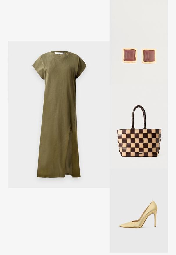 Rochie de un verde măsliniu, până la genunchi, realizată din bumbac moale, cu mâneci scurte, decolteu rotund și o fanta pe lateral pentru mobilitate. Design simplu și lipsit de adornamente.; Pantof cu toc înalt de tip stiletto, vârful ascuțit, de culoare auriu metalizat, prezentat din lateral pe un fundal deschis și simplu.; Geantă tote din piele maro și bej, cu un model țesut în carouri și mânere împletite, pe un fundal alb.; Cercei pătrați cu un centru de un burgund profund, înconjurat de un cadru texturat de culoare aurie. Suprafață netedă cu margini rotunjite.