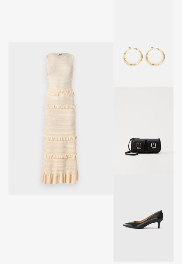 Kötött bézs ruha, amelynek szoros felső része, fodros díszítése, texturált csíkjai és bővülő szegélye van, kerek dekoltázzsal és ujjatlan kivitelben.; Fekete bőrpumpa hegyes orral, alacsony sarokkal és sima felülettel. Elöl enyhe nyílással rendelkezik, hátul pedig minimális részletezéssel.; Fekete bőr keresztbody táska két elülső zsebbel, arany csattokkal, cipzáras záródással és vékony pánttal. Textúrált felület és kompakt téglalap alak.; Aranyszínű karika fülbevalók sima, kerek formával, vékony drótzárral és fényes felülettel, amely csillogó megjelenést kölcsönöz.