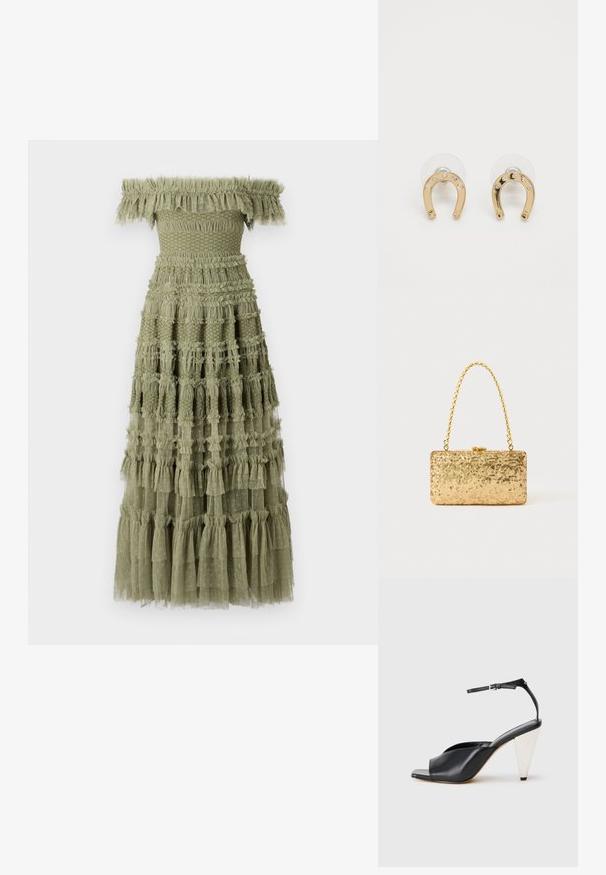 Vestido verde-oliva de ombros à mostra, com volantes em camadas, corpete franzido e saia em camadas com detalhes texturizados e poás subtis.; Sandal de salto alto em couro preto com bico aberto, design assimétrico, tira no tornozelo e um salto metálico em forma de cone. Textura suave por toda a parte.; Clutch dourada em lantejoulas com formato retangular, apresentando uma alça de corrente torcida e um fecho de metal, refletindo a luz com um acabamento texturizado.; Brincos em forma de ferradura dourada, com seis pequenas pedras preciosas transparentes em cada um, apresentados em um suporte transparente contra um fundo branco.