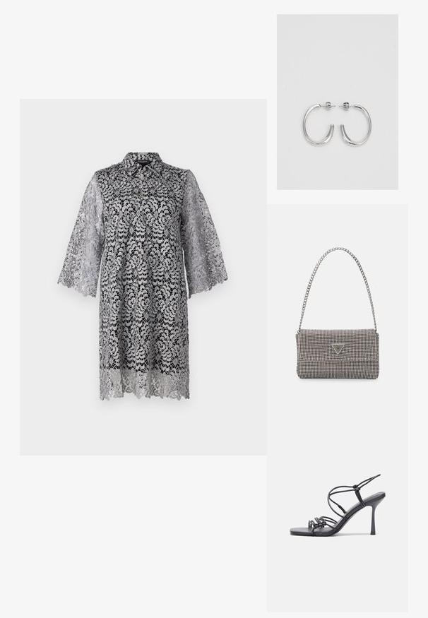 Abito di pizzo grigio con colletto, maniche a tre quarti e motivi floreali. Il tessuto ha una texture delicata e trasparente con dettagli intricati.; Sandali neri con tacco alto presentano sottili cinturini con design annodato, una punta quadrata liscia e un elegante tacco a spillo.; Borsa a mano metallica grigia chiara con tracolla a catena, impreziosita da piccoli chiodi metallici circolari e da un logo triangolare del marchio.; Orecchini a cerchio in argento con una finitura liscia e lucente. Forma arrotondata, design leggero, con chiusura a perno.