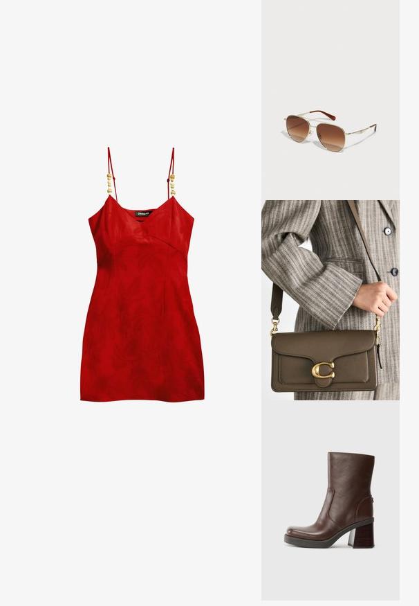 Červené bezrukávové šaty s výstřihem do V, texturovaná látka a dekorační dřevěné korálky na ramínkách. Upnutý střih s minimální délkou.; Hnědá kožená kotníková botka s kulatou špičkou, hladkým povrchem a robustním dřevěným podpatkem. Detail bočního švu a jemný lesk.; Sluneční brýle se zlatým kovovým rámem a gradientními hnědými skly. Mají jedinečný geometrický tvar a hnědé akcenty na stranách. Lehký design.; COACH TABBY SHOULDER BAG 26 - Kabelka - dark stone