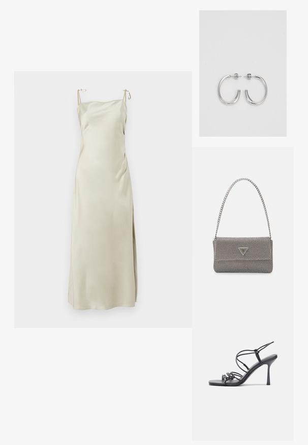 Satin spetlång klänningsklänning i ljusbeige, med justerbara axelband, rak halsringning och en sidofåra för komfort och rörelse.; Svarta högklackade sandaler har tunna remmar med en knuten design, en slät fyrkantig tå och en smal stilettklack.; Ljusgrå metallisk handväska med kedjestropp, prydd med små cirkulära metallnitar och en triangulär logotyp.; Silverfärgade hängande örhängen med en slät, blänkande yta. Rundad form, lätt design, med ett stift- och bakstängning.