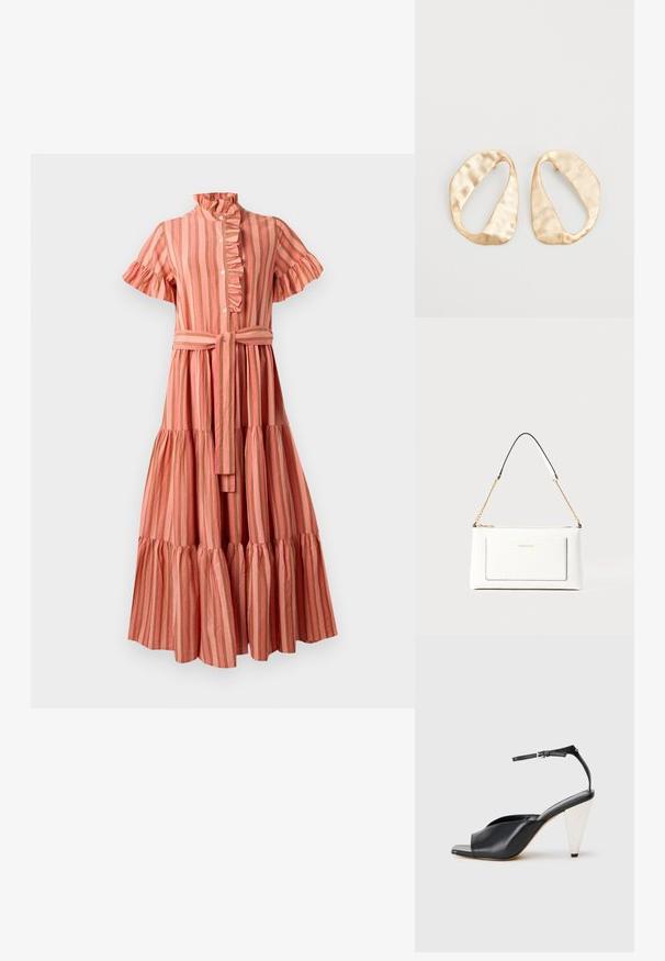Vestido midi listrado em rosa e bege, com gola ruflada, mangas curtas, fecho de botões à frente e cintura cinturada com saia em camadas.; Sandal de salto alto em couro preto com bico aberto, design assimétrico, tira no tornozelo e um salto metálico em forma de cone. Textura suave por toda a parte.; Bolsa de mão branca em couro com acabamento texturizado, featuring a corrente dourada e detalhes pretos. Inclui um bolso frontal e fecho com zipper.; Par de brincos irregulares em forma oval, feitos de metal dourado, com uma superfície texturizada e ligeiramente martelada, sobre um fundo branco.