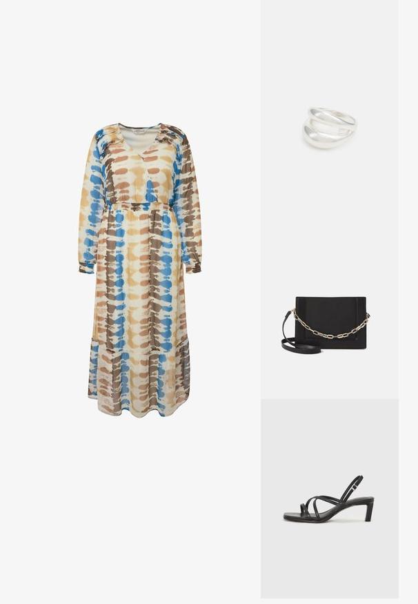 Langes, fließendes Kleid im Batikmuster mit blauen, braunen und beigen Farben. Hergestellt aus weichem Stoff, mit langen Ärmeln und einem entspannten Schnitt.; Schwarze Sandale mit Riemchen, quadratischer Zehenform und niedrigem Blockabsatz. Verfügt über mehrere dünne Riemen und einen verstellbaren Knöchelriemen. Hergestellt aus glattem Leder.; Schwarze Leder-Crossbody-Tasche mit glatter Textur, rechteckiger Form und metallic-kettendetail auf der Vorderseite. Verstellbarer Gurt inklusive.; Silberner Doppelring mit einer glatten, polierten Oberfläche. Verfügt über ein fließendes, kurviges Design mit überlappenden Abschnitten für einen modernen Look.