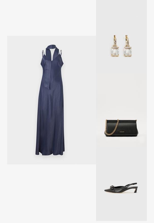 Navy Satin Kleid mit V-Ausschnitt, schmalen Trägern und einer langen, fließenden Silhouette. Verfügt über eine selbst gebundene Halslinie. Glatte Textur.; Schwarzer Leder Slingback-Schuh mit spitzer Zehenform, kleinem Absatz und dekorativem Schnallen-Detail auf dem Obermaterial. Glatte Textur, minimalistisches Design.; Schwarze Leder-Clutch mit einer goldenen Ketten-Trage, die eine glatte Oberfläche, rechteckige Form und geprägtes Branding auf der Vorderseite aufweist.; Ohrringe in Goldfarbe mit einem rechteckigen, durchsichtigen Kristall, der unter einer Reihe kleiner, runder klarer Akzente hängt. Elegantes, modernes Design.