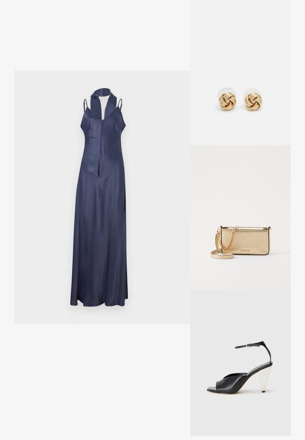 Vestido de cetim navy com decote em V, alças finas e uma silhueta longa e fluida. Apresenta um detalhe de decote com laço. Textura suave.; Sandal de salto alto em couro preto com bico aberto, design assimétrico, tira no tornozelo e um salto metálico em forma de cone. Textura suave por toda a parte.; Clutch de couro dourado metálico com um acabamento texturizado, apresentando uma alça de corrente dourada e uma alça de ombro removível. Logotipo da marca em relevo.; Brincos de pressão em tom dourado com um design torcido. Cada brinco possui uma base circular transparente para um uso seguro.