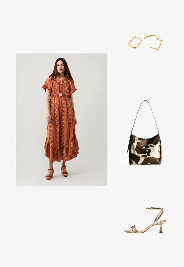 Odd Molly HELEN - Maxikleid - rusty taupe; Goldene metallische Sandalette mit Absatz, Knöchelriemen, zwei schmalen vorderen Bändern und Blockabsatz. Mit dekorativen Verzierungen.; Braune und cremefarbene Kuhhaut-Umhängetasche mit einem glatten Ledertrageriemen, Reißverschluss und einer weichen, strukturierten Oberfläche mit einem natürlichen Muster.; Goldfarbene Metall-Ohrstecker in offener rechteckiger Form. Glatte Oberfläche und dezente Kurven für ein modernes Design.