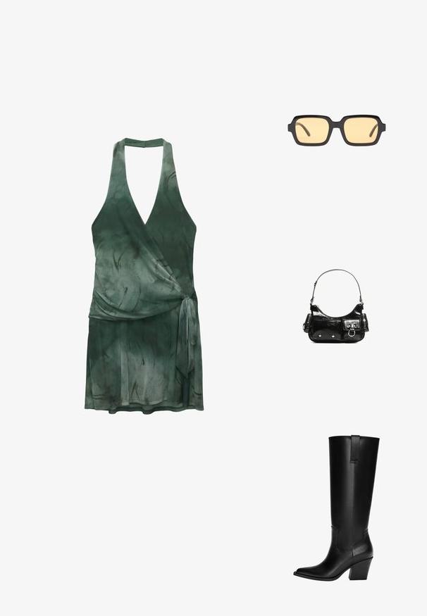 Wrapklänning i lätt tyg i mörkgrön färg, med v-ringning, halterdesign, knytning i midjan och en flödande silhuett.; Knähöga svarta läderstövlar med spetsig tå, klosskon och en sömdetalj på sidan. Inkluderar en bakre dragflik för lätt påtagning.; Svarta rektangulära solglasögon med gula linser, lättviktsram och distinkta trubbiga kanter på stängerna. Slät, glänsande yta.; Svart lackläderhandväska med en rundad form, en axelrem, framfickor och detaljer i silverfärg.