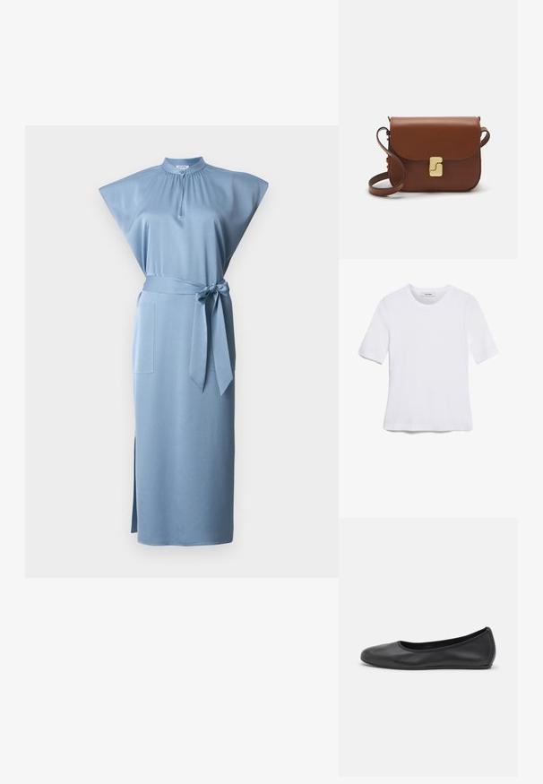 Svijetloplava haljina s visokim ovratnikom, kratkim plaštastim rukavima, pojasom u struku i bočnim prorezom; napravljena od glatkog materijala s dva džepa.; Bijela majica s kratkim rukavima izrađena od rebraste tkanine. Okrugli izrez, klasičan kroj i suptilni detalji šivanja. Bez uzoraka ili grafika.; Crne kožne baletanke s zaobljenim vrhom, glatke teksture, minimalnim detaljima šavova i fleksibilnim dizajnom potplata.; Smeđa kožna torba s preklopom, zlatnim detaljima, remenom za nošenje preko ramena i glatkom teksturom. Kompaktni pravokutni oblik.