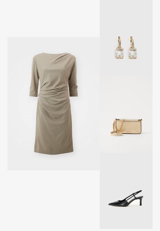 Olívazöld, térdig érő ruha puha anyagból; drapált dizájnnal rendelkezik, háromnegyedes ujjak és diszkrét ráncolás található az oldalon.; Fekete lakk slingback sarok, hegyes orral, texturált kígyómintával, állítható pánttal és rövid, texturált tömbsarkal.; Fémes arany bőr clutch táska textured felülettel, arany lánc pánttal és levehető vállpánttal. Márkájának logója debösszel.; Aranyszínű fülbevalók, melyek egy téglalap alakú, tiszta kristállyal díszítették, ami egy sor kis, kerek, tiszta kiegészítő alatt lóg. Letisztult, modern dizájn.