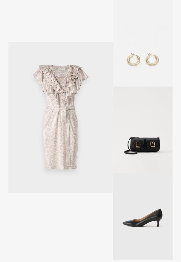 Kratší šaty s krátkým rukávem, se siluetou na tělo, vyrobené z světle béžové tkaniny, s volánkovým výstřihem a páskem v oblasti pasu, zdobené jemným texturovaným vzorem.; Černé kožené lodičky s špičatou špičkou, nízkým podpatkem a hladkým povrchem. Mají mírné otevření vpředu a minimální kovové prvky na zadní straně.; Černá kožená crossbody taška se dvěma předními kapsami, zlatými přezkami, zipovým uzávěrem a štíhlým popruhem. Texturovaný povrch a kompaktní obdélníkový tvar.; Lauren Ralph Lauren BASIC SMALL HOOP - Náušnice - gold-coloured