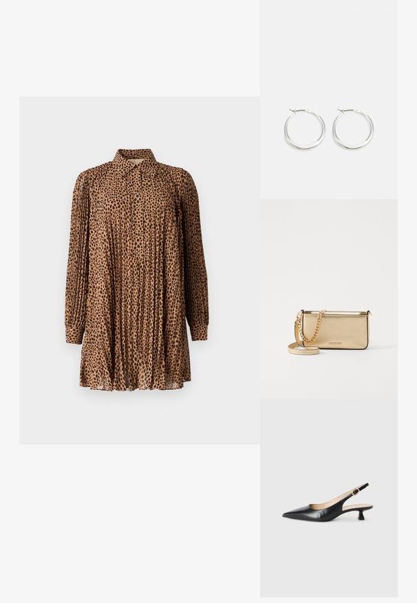 Ruda leopardų rašto suknelė, lengvas audinys, ilgomis rankovėmis su apykaklėmis, klostuota struktūra, apykaklės detalė, virš kelių ilgio.; Juodas odinis kulniukų batelis su smailiu nosiu ir auksinėmis sagtimis šoninėje juostoje, ant balto fono.; Metaliniu auksu padengtas odinis rankinukas su tekstūruotu paviršiumi, kuris turi auksinį grandinėlės dirželį ir nuimamą petį. Įspaustas prekės ženklas.; Sidabriniai žiedo auskarai turi lygią, suapvalintą formą, ploną profilį ir saugų užsegimą. Minimalistinis stilius su blizgiu apdaila.