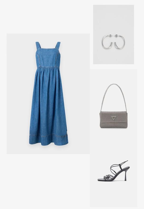 Farmerebb ruha négyzet alakú nyakkivágással, széles pántokkal és ráncolt derékkal. Padló hosszúságú, enyhén bővülő sziluettel és látható varrási részletekkel.; Fekete magas sarkú szandálok vékony pántokkal, csomózott mintával, sima négyzetes orral és karcsú stiletto sarkal rendelkeznek.; Világosszürke fémes kézitáska lánc pánttal, kis kör alakú fém kifinomult díszítéssel és háromszög alakú márkagéppel.; Ezüst karika fülbevalók sima, fényes felülettel. Lekerekített forma, könnyű kialakítással, tűs zárómechanizmussal.