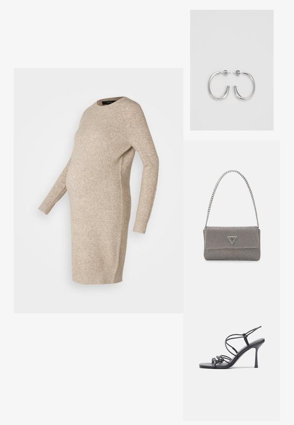 Beige stickad gravidklänning med långa ärmar, rund halsringning och en avslappnad passform, utformad för att rymma en växande mage.; Svarta högklackade sandaler har tunna remmar med en knuten design, en slät fyrkantig tå och en smal stilettklack.; Ljusgrå metallisk handväska med kedjestropp, prydd med små cirkulära metallnitar och en triangulär logotyp.; Silverfärgade hängande örhängen med en slät, blänkande yta. Rundad form, lätt design, med ett stift- och bakstängning.