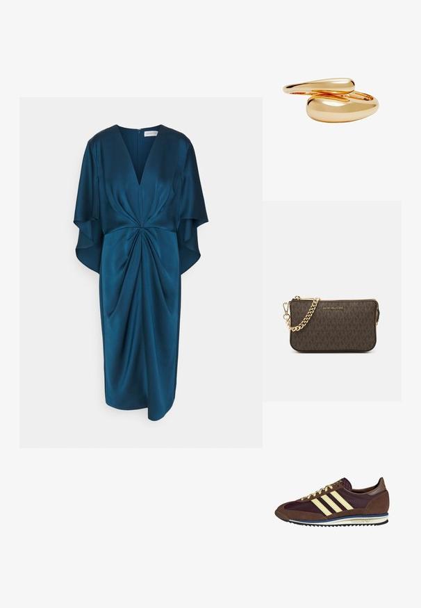Tyrkysové saténové šaty s hlbokým V-vystrihom, volánkovými rukávmi a zberným detailom v páse, vytvárajúcim splývavý siluetu.; Hnedé a bordové tenisky z semišu a sieťoviny, s tromi krémovými pruhmi, textúrovanou tkaninou na jazyku a gumovou podrážkou.; Hnedá kožená crossbody taška s logom, zlatým reťazcom, zipsovým uzáverom a zlatými prvkami. Kompaktnej a obdĺžnikovej forme.; Zlaté prstene s hladkými, zaoblenými tvarmi, ktoré sa prelínajú. Vysokolesklý povrch s odrazovým efektom, ktorý zobrazuje bezšvový dizajn.