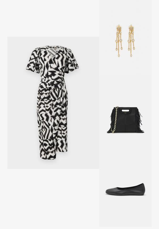 Rochie în imprimeu alb-negru, cu mâneci scurte, decolteu în V și detaliu cu nod lateral, realizată dintr-un material ușor.; Balerini din piele neagră, cu vârf rotund, textură netedă, detalii de cusătură minimale și un design al tălpii flexibil.; Geantă de mână din piele neagră cu detalii din franjuri, curea de umăr din lanț auriu și un mâner cu tăietură. Prezintă plasarea logo-ului pe față.; Cercei aurii cu multiple lanțuri suspendate, având accente din rhinestone ovale clare și capete decorative cu tighel.