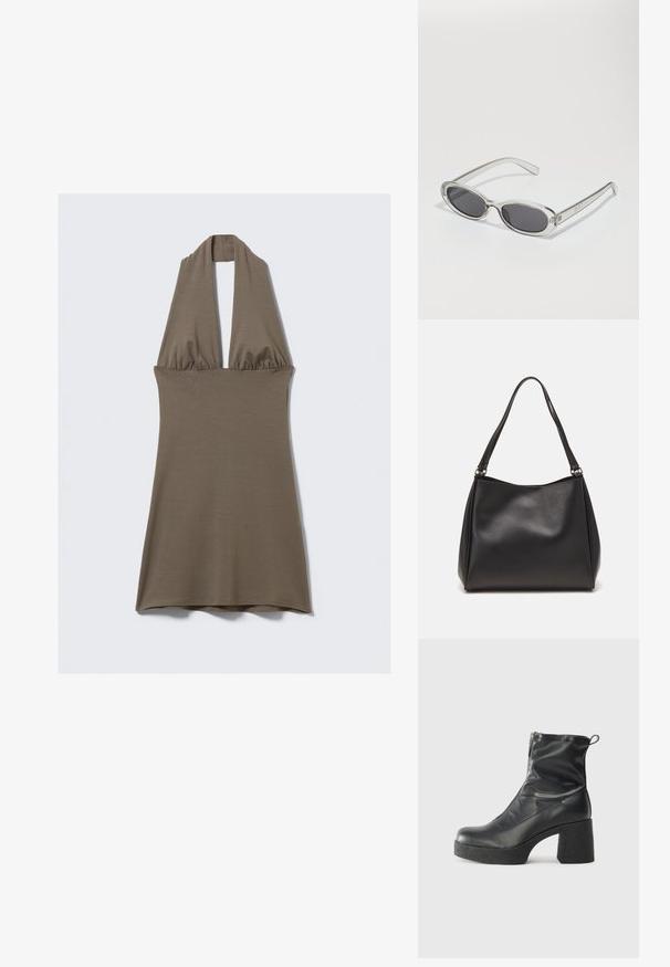 Robe à col halter en vert olive, confectionnée dans un tissu doux et extensible. Elle présente une taille froncée et une jupe évasée, avec une texture lisse.; Bottes noires à la cheville en cuir lisse, dotées d'une fermeture éclair sur le côté, d'un talon épais texturé et d'une conception à bout rond.; Lunettes de soleil de forme ovale, monture en plastique transparent, verres gris foncé et branches transparentes fines avec des accents de logo et un minimalisme dans les détails.; Sac à main en cuir synthétique noir avec une texture douce, forme hobo et doubles poignées; présente une finition brillante et un design minimaliste.