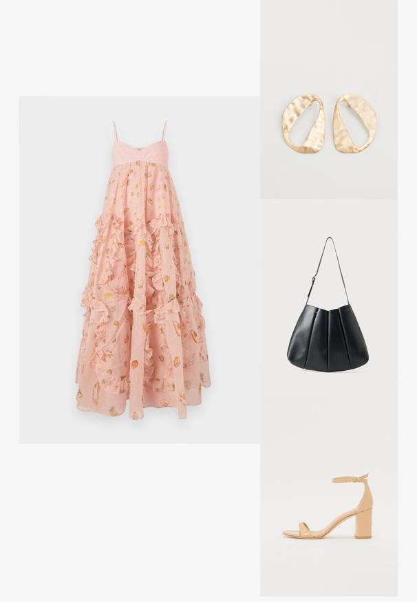 Rózsaszín fodros ruha pántos felsőrészsel, könnyű anyagból készült, tengeri élőlények és kagylók mintázatával.; Nude színű, patent bőrből készült, négyzetes orrú magassarkú szandál, bokapánttal és vastag blokksarkú talppal. Sima textúra és minimális dizájn részletek.; Fekete bőr válltáska redőzött dizájnnal, sima textúrával, egyetlen pánttal és egy diszkrét arany hardver kiemeléssel.; Egy pár szabálytalan, ovális formájú, aranyszínű fém fülbevaló, enyhén kalapált felülettel, fehér háttéren.