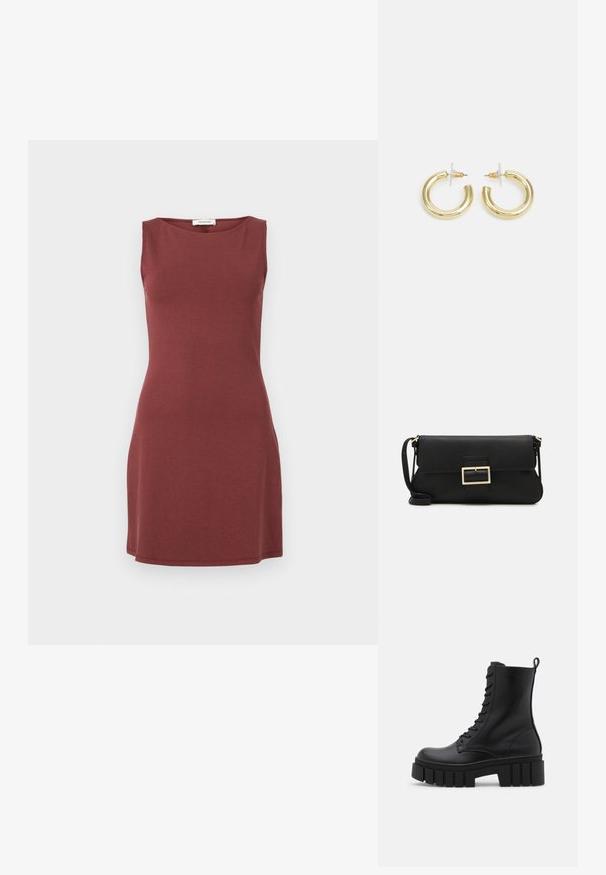 Ujjatlan ruha mélyvörös színben, puha anyagból készült. Kerek nyakkivágással és testhezálló siluettel rendelkezik, amely enyhén bővül az alján.; Fekete bőr bokacsizma vastag, bordázott talppal, fűzős elülső résszel és húzófüllel sima fehér háttérrel.; Fekete bőr kézitáska hajtóka részlettel és aranyszínű fém csattal. Tartalmaz egy fekete pántot és egy letisztult, minimális dizájnt.; Arany fülbevalók sima, fényes felülettel. Kör alakú dizájn, amely kis kapoccsal és átlátszó tartozékkal rendelkezik a biztonságos viselés érdekében.