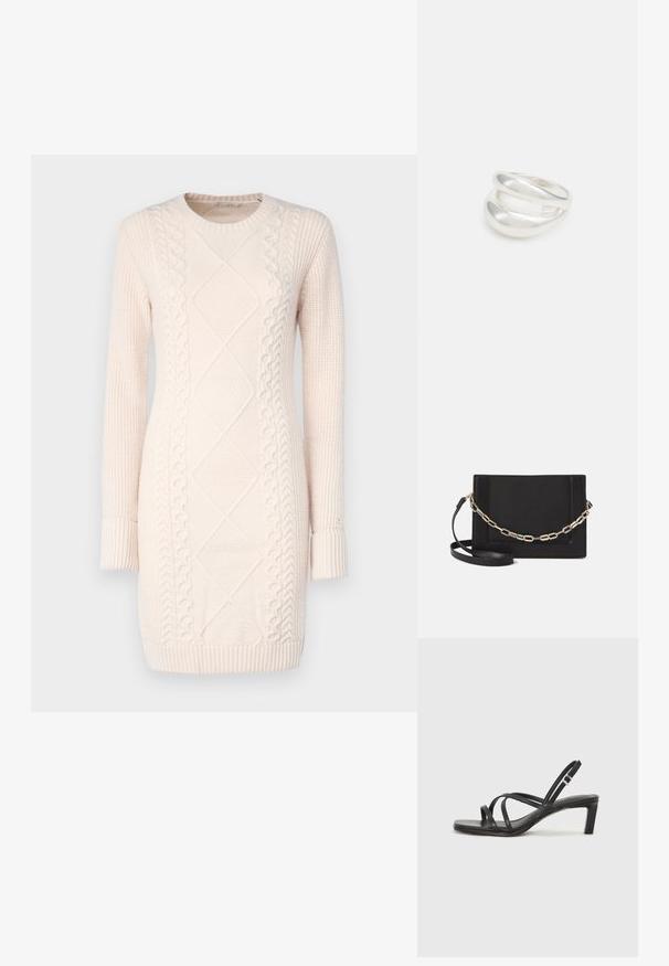 Megztas suknelė šviesiai rožinės spalvos, su tekstūruotais raštais, apvalia iškirpte, ilgomis rankovėmis ir ypatingai audžiomis rankogaliais bei apatine dalimi.; Juodi šlepetės su kvadratiniu pirštu ir žemu bloku kulnu. Yra keli ploni dirželiai ir reguliuojamas kulkšnies diržas. Pagaminti iš lygios odos.; Juodas odinis per petį nešiojamas krepšys turi lygų paviršių, stačiakampio formą ir metalinę grandinėlę priekyje. Pridedama reguliuojama dirželis.; Sidabrinis dvigubas žiedas su lygiu, poliruotu paviršiumi. Pasižymi sklandžiu, kreiptu dizainu su persipinančiomis dalimis, suteikiančiomis modernų išvaizdą.