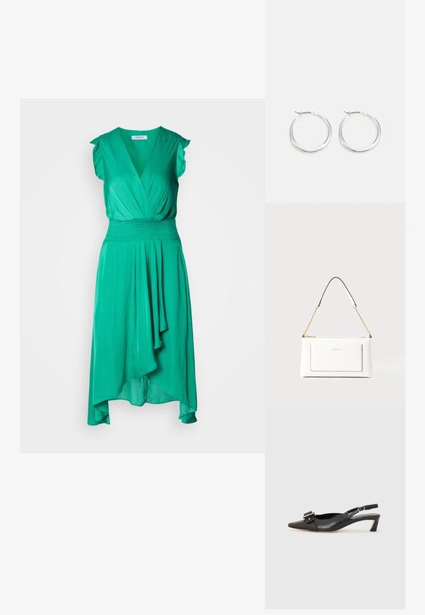 Robe verte en tissu lisse avec un décolleté en V, des manches courtes volantes, une taille smockée et une jupe asymétrique drapée.; Chaussure slingback en cuir noir avec un bout pointu, un petit talon et un détail de boucle décoratif sur le dessus. Texture lisse, design minimaliste.; Sac à main en cuir blanc avec un fini texturé, doté d'une bandoulière en chaîne dorée et d'accents noirs. Comprend une poche avant et une fermeture éclair.; Les boucles d'oreilles en argent en forme de créole présentent un design lisse et arrondi avec un profil fin et un fermoir sécurisé. Style minimaliste avec une finition polie.