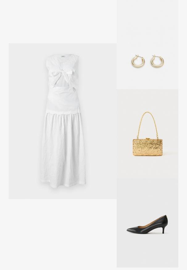 sandro ROBE - Kjole - off white; Sorte lærpumpe med spiss tå, lav hæl og en glatt tekstur. Har en liten åpning foran og minimalt med beslag bak.; Gullfarget paljetter clutch med rektangulær form, utstyrt med en tvunnet kjedehåndtak og en metallspenne, som reflekterer lys med en teksturert overflate.; Lauren Ralph Lauren BASIC SMALL HOOP - Øredobber - gold-coloured