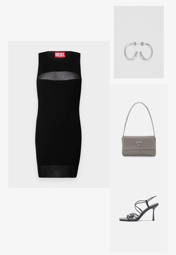 Juoda be rankovių suknelė su banguota tekstūra, turinti pusiau skaidrų iškirpimą ties krūtine. Etiketė rašo "DIESEL" ryškiu raudonu šriftu.; Juodos aukštakulnės sandalai pasižymi plonyčiais dirželiais su mazgo dizainu, lygiu kvadratiniu pirštu ir elegantišku stiletto kulnu.; Šviesiai pilka metalinė rankinė su grandinėlės dirželiu, papuošta mažais apvaliais metaliniais smeigėmis ir trikampiu prekės ženklu.; Sidabriniai lankelio formos auskarai su lygiu, blizgiu paviršiumi, išlenktos formos ir su užsegimu. Minimalistinio dizaino su moderniu apdaila.