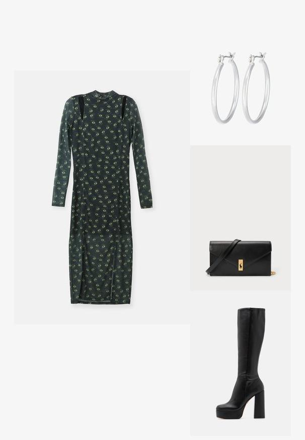 Langslavend jurk van donkergroene doorschijnende stof, met een volledig patroon van geelgroene ogen, zwarte schouderaccenten en een neklijn.; Zwarte kniehoge laarzen van glad leer met een gestructureerde afwerking, voorzien van een hoge blokhak en een ronde neus.; Zilveren oorbellen in de vorm van een gladde, gepolijste ring. Ronde vorm met een veilige kliksluiting. Lichtgewicht ontwerp, geschikt voor dagelijks gebruik.; Zwarte leren portemonnee met een opklapbare flap, gouden hardware en een logo-accent. Inclusief een afneembare strap voor het dragen.