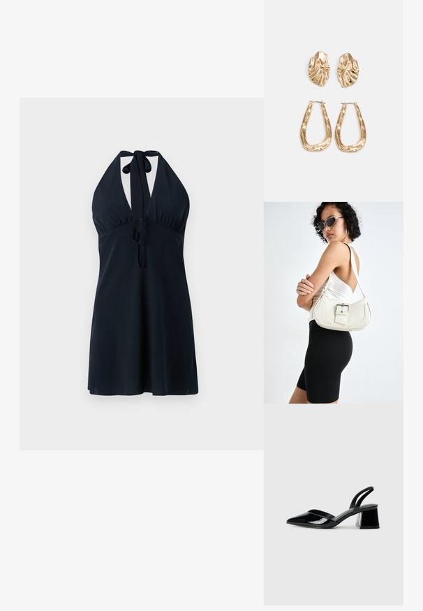 Tamsiai mėlyna halter tipo suknelė su giliu iškirpimu, susirinkusia liemeniu ir raišteliais kakle bei liemenyje. Sklandus audinys su plūduriuojančia siluetu.; Juodos lakuotos odinės šlepetės su smailiu pirštu ir geometriniu bloko kulnu. Turi elegantišką, minimalistinį dizainą ir lygų paviršių.; Balta odinė rankinė su kreiva forma, reguliuojama dirželiu ir mažu sagties akcentu. Modelis vilki priglundančius juodus drabužius.; Auksinės auskarai, turintys tekstūruotus, bangų formos elementus. Įeina skulptūriniai segami auskarai ir atviri lankai su išmuštu paviršiumi.