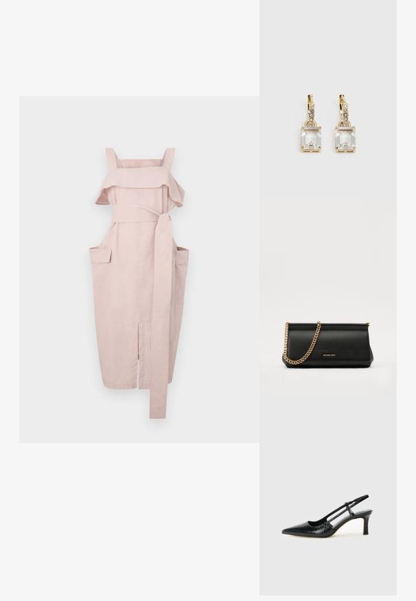 Svetlo ružové šaty s riaseným výstrihom, širokými ramienkami, viazanie v páse a dvoma bočnými vreckami. Majú rovný strih a rozparok na leme.; Čierne patentové slingback topánky na ihlovom podpätku s špicatou špičkou, s textúrovaným hadím vzorom, nastaviteľným popruhom a krátkym, textúrovaným blokovým podpätkom.; Čierna kožená kabelka s retiazkou zo zlata, so hladkou textúrou, obdĺžnikovým tvarom a embosovaným logom na prednej strane.; Náušnice v zlatej farbe, ktoré majú obdĺžnikový, transparentný kryštál visiaci pod radom malých, guľatých, čírych akcentov. Elegantný, moderný dizajn.