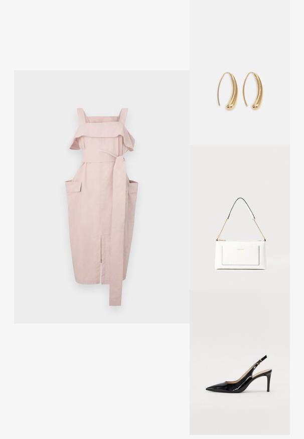 Světle růžové šaty s volánkovým výstřihem, širokými ramínky, páskem na uvázání a dvěma bočními kapsami. Mají rovný střih a rozparek na lemování.; Černé lakované slingback lodičky s špičatou špičkou, úzkým podpatkem a jemným výřezem. Obsahují zlatou sponu na řemínku.; Bílá kožená kabelka s texturovaným povrchem, zdobená zlatým řetízkem a černými akcenty. Obsahuje přední kapsu a uzavírání na zip.; Náušnice ve tvaru kruhu z pozlaceného kovu s vroubkovaným, prodlouženým tvarem. Mají hladký, lesklý povrch a zaoblený konec pro zvýraznění detailu.