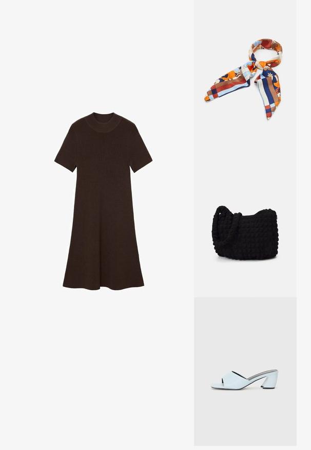 Abito lavorato a maglia marrone con maniche corte, scollatura rotonda e silhouette svasata. Tessuto testurizzato con motivo a coste in tutto l'abito.; Mule aperte di colore blu chiaro con punta aperta e design geometrico, dotate di una fascia larga che attraversa il piede e di un tacco spesso e angolare.; Foulard di seta caratterizzato da un vivace motivo floreale e geometrico nelle tonalità di arancio, blu, marrone e crema. Estremità triangolari con una texture liscia.; Borsa in tessuto nero con un motivo trapuntato e texture. Forma arrotondata, manici corti e spessi, e una struttura morbida e flessibile.