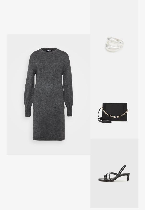 Siva pletena obleka z dolgimi, voluminoznimi rokavi in okroglim izrezom. Mehka tekstura in sproščen kroj. Brez vidnih vzorcev ali okraskov.; Črne natikače s trakovi in kvadratnim prstom ter nizkim blokastim peto. Imajo več tankih trakov in nastavljiv trak okoli gležnja. Narejene so iz gladkega usnja.; Črna usnjena torba čez ramo z gladko teksturo, pravokotno obliko in kovinskim verižnim detajlom spredaj. Vključena je nastavljiva naramnica.; Srebrn dvojni prstan z gladko, polirano površino. Ima tekoč, ukrivljen dizajn z prekrivajočimi se sekcijami za sodoben videz.