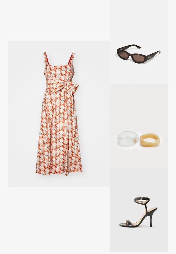 Vestido midi com estampa floral em branco, apresentando padrões de folhas de palmeira vermelhas e verdes, alças finas e uma cintura com cinto para realçar a silhueta.; Sandalinha de salto alto em couro sintético preto com tira fina no tornozelo e fivela, bico aberto e salto agulha esguio, sobre fundo branco.; Óculos de sol em padrão tartaruga castanha, com formato retangular, lentes castanhas escuras e a marca "vogue" em dourado nas hastes.; Anéis de resina clara e âmbar, um liso e transparente, o outro com um acabamento texturizado em âmbar. Ambos apresentam designs arredondados e robustos.
