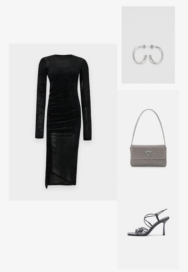 Schwarzes Samt-Kleid mit langen Ärmeln und enganliegender Silhouette, gerafften Seitendetails und einem Schlitz am Saum. Verfügt über Knopfverzierungen auf einer Seite.; Schwarze, hochhackige Sandalen mit dünnen Riemen und einem geknoteten Design, einer glatten, rechteckigen Zehenpartie und einem eleganten Stiletto-Absatz.; Hellegraue metallische Handtasche mit einer Kettenriemen, verziert mit kleinen kreisförmigen metallic Nieten und einem dreieckigen Markenlogo.; Silberne Creolen mit einer glatten, glänzenden Oberfläche. Abgerundete Form, leichtes Design, mit einer Steckverschluss.
