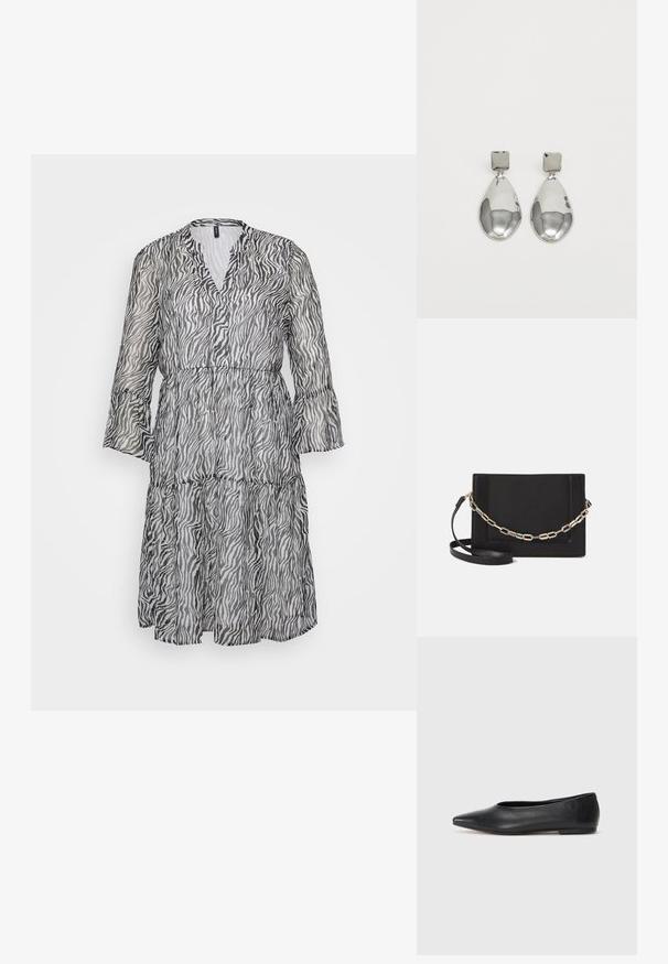Fekete-fehér zebra csíkos, térd alattig érő ruha V-nyakkal, hosszú, fodros ujjakkal és rétegezett szoknyával. Könnyű, átlátszó anyagból készült.; Fekete bőr balettcipő, hegyes orral, minimalista dizájn, sima textúra, alacsony sarkú, látható fémrész vagy díszítés nélkül.; Fekete bőr keresztpántos táska, sima textúrával, téglalap alakú és fém lánc részlettel az elején. Állítható pánttal ellátva.; Ezüst csepp fülbevalók négyzet alakú fülbevalóval, sima, fényes felülettel és csepp formával, amely fényt tükröz egy fényes felületen.