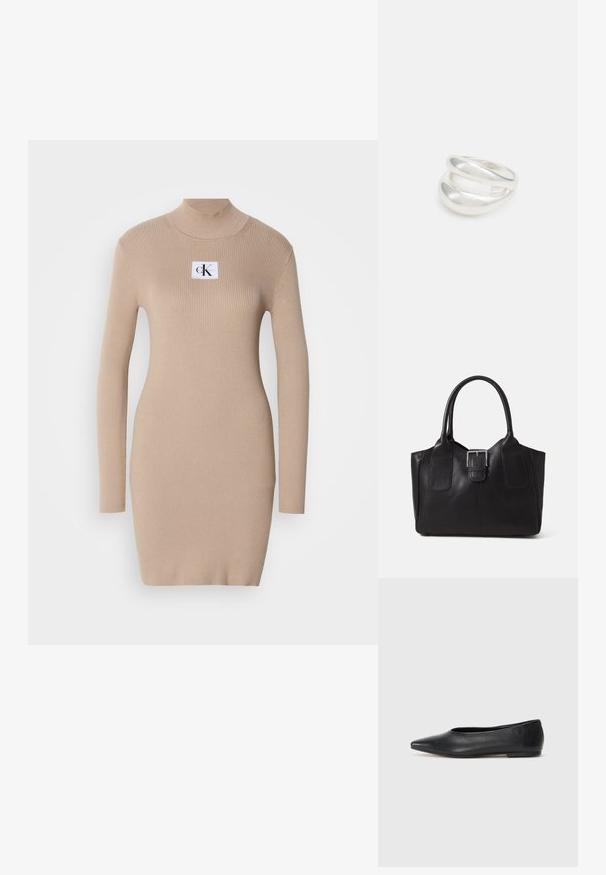 Bežinė megzta suknelė su imitaciniu kaklu, ilgomis rankovėmis, briaunotu paviršiumi ir kvadratine logotipo etikete ant krūtinės. Tiesioginio silueto, iki kelių ilgio.; Juodas odinis baleto batas, su smailiu pirštu, minimalistinio dizaino, lygiu paviršiumi, žemo profilio kulnu, be matomos aparatūros ar papuošimų.; Juodas odinis nešiojamas krepšys su lygiu paviršiumi, struktūrine forma, dviem rankenėlėmis ir ryškiu sidabriniu sagties akcentu priekyje.; Sidabrinis dvigubas žiedas su lygiu, poliruotu paviršiumi. Pasižymi sklandžiu, kreiptu dizainu su persipinančiomis dalimis, suteikiančiomis modernų išvaizdą.