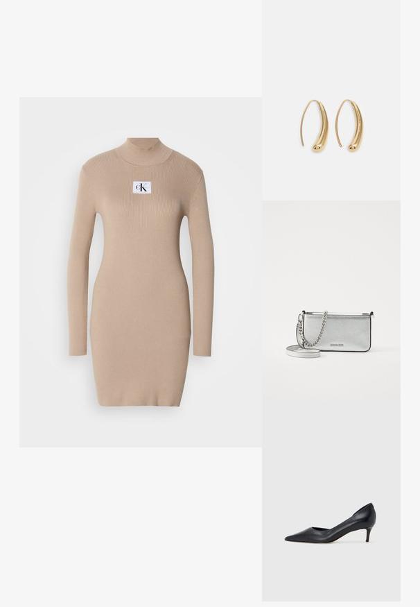 Vestido de malha bege com gola alta, mangas longas, textura canelada e um patch de logo quadrado no peito. Design justo, até aos joelhos.; Sapato de salto alto preto em pele com bico fino e salto baixo. Apresenta uma textura suave e brilho subtil. Corte aberto na parte da frente para um detalhe adicional.; Bolsa crossbody de couro prateada com um acabamento texturizado, detalhes em corrente e alça, e fecho de zíper. Apresenta um logotipo na parte da frente.; Brincos em metal dourado com forma de arco alongado e curvado. Apresentam uma superfície lisa e brilhante, com uma ponta arredondada para um detalhe adicional.